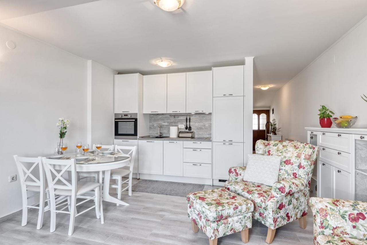 Appartamento Penthouse Zola With Private Parking Medolino Esterno foto