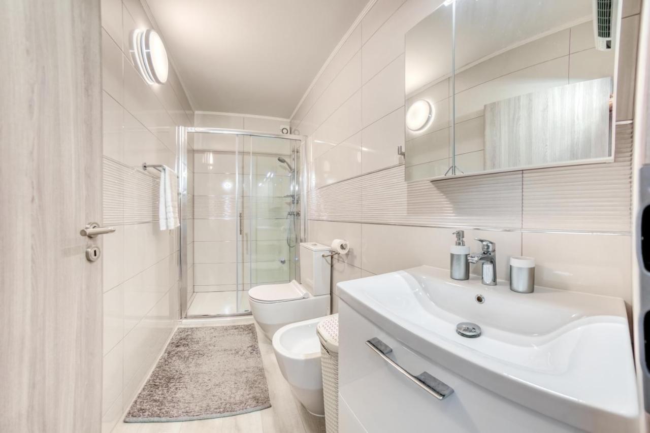 Appartamento Penthouse Zola With Private Parking Medolino Esterno foto